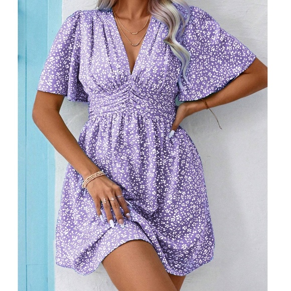 Plus Floral Print V neck Butterfly Sleeve Mini Dress - Picture 6 of 7